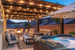Paradise Village 95 Kid Friendly Home, Private Hot Tub, Nintendo Switch, Air-Hockey, Resort Style Pool and Water Park